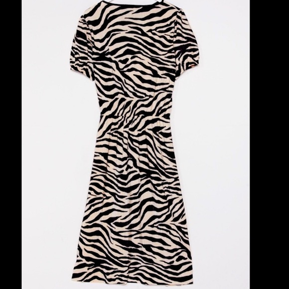 Zebra print plisse textured maxi dress - Picture 5 of 6
